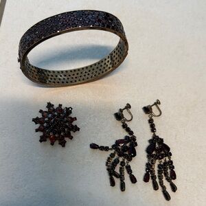 Elegant Jewelry Set with Red Accents